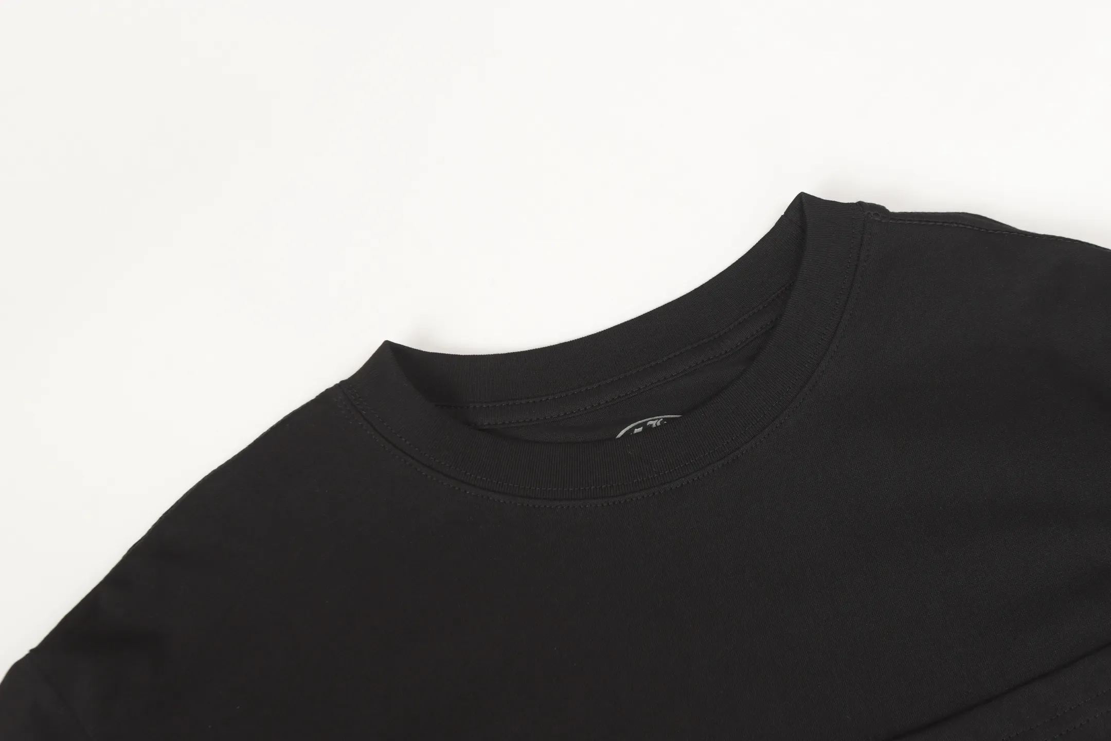 P160 -Chrome Hearts/Chrome Hearts Colorful Cross ✝️Sanskrit letters explosive long-sleeved T-shirt -High weight, high density and high quality. The wool is soft, delicate and skin-friendly. It feels soft and silky. It has excellent warmth and skin-friendly properties.